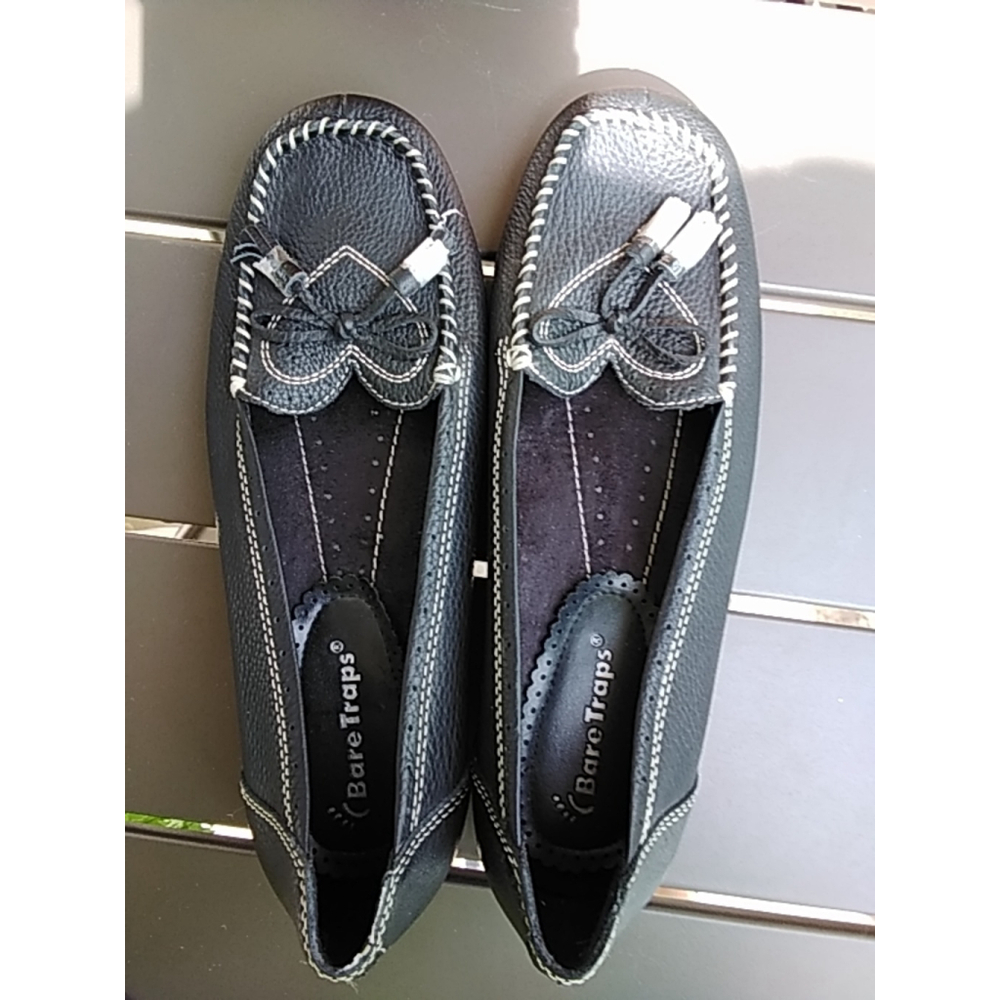 Bare Traps Black Leather Heart Bow Loafers Size 6.5M Casual Chic - Picture 6 of 13